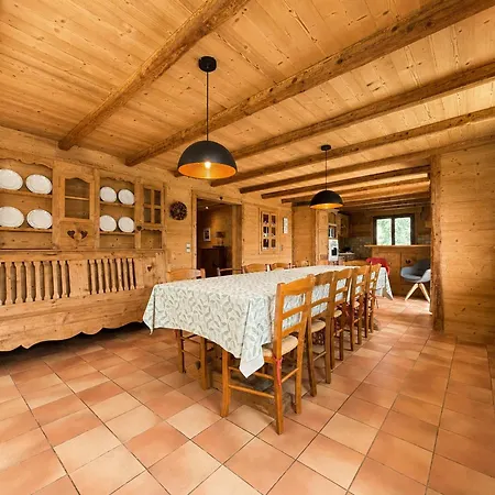 Familial A Flumet, 8 Pers, Balcons Et Jardin * Flumet