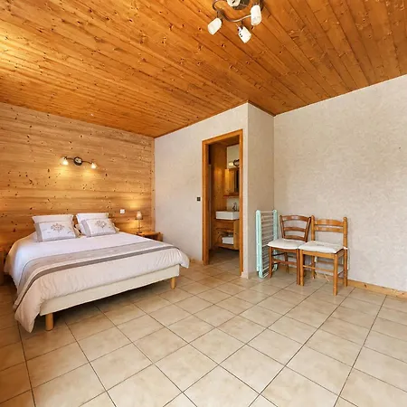 Familial A Flumet, 8 Pers, Balcons Et Jardin Chalet