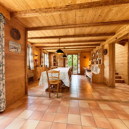 Chalet Familial A Flumet, 8 Pers, Balcons Et Jardin Flumet