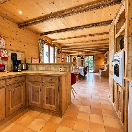 Familial A Flumet, 8 Pers, Balcons Et Jardin Chalet
